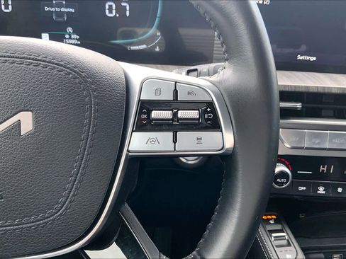 Used 2024 Kia Telluride EX w/ EX Captain's Chair Package image 25