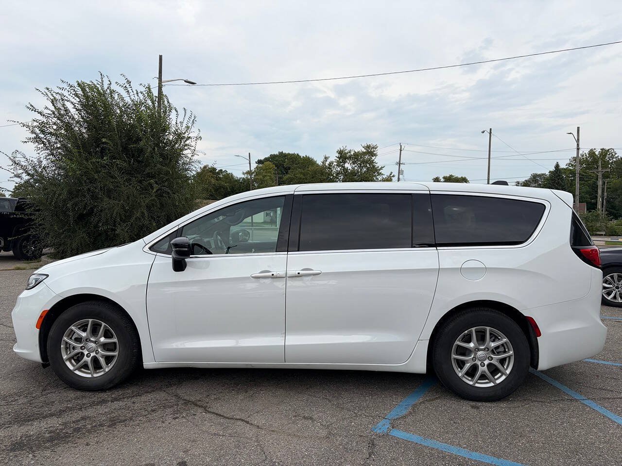 Used 2026 Chrysler Pacifica Select FWD image 8