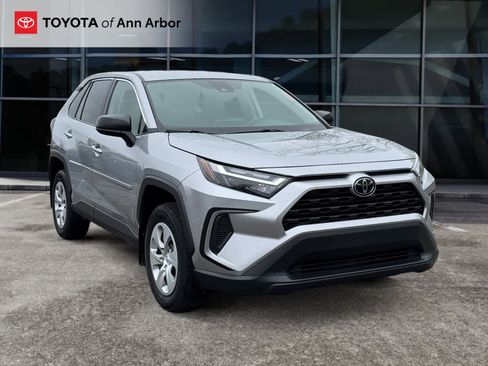Used 2025 Toyota RAV4 LE AWD/4WD image 1
