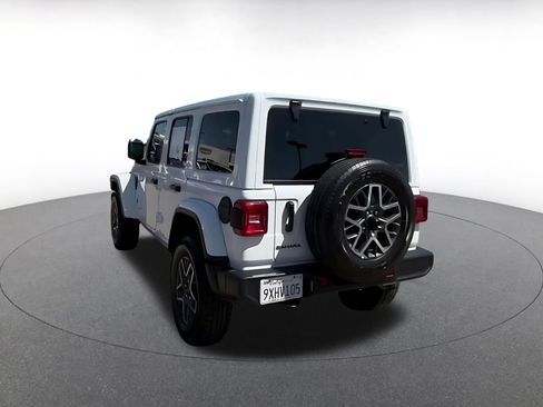 Used 2025 Jeep Wrangler Unlimited Sahara AWD/4WD image 13