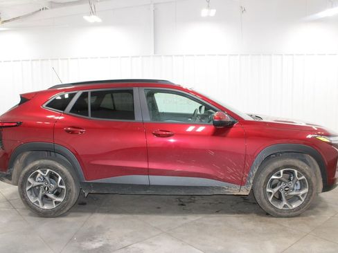 Used 2025 Chevrolet Trax LT image 11