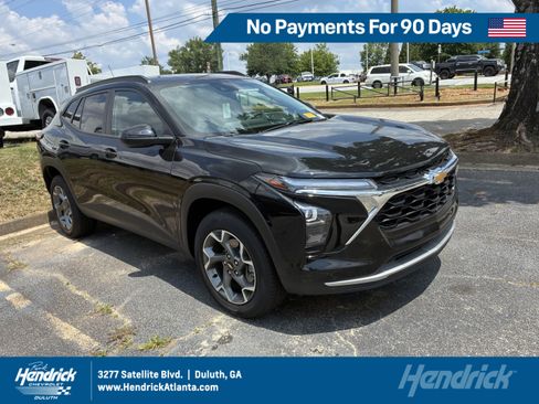 Used 2025 Chevrolet Trax LT FWD image 1