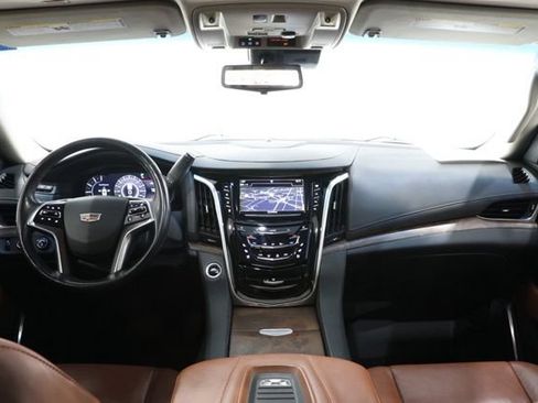 Used 2019 Cadillac Escalade ESV Luxury AWD/4WD image 12