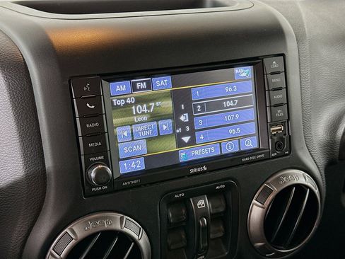 Used 2018 Jeep Wrangler Unlimited Sahara AWD/4WD image 18