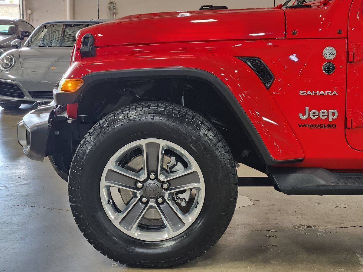Used 2018 Jeep Wrangler Unlimited Sahara w/ Cold Weather Group AWD/4WD image 5