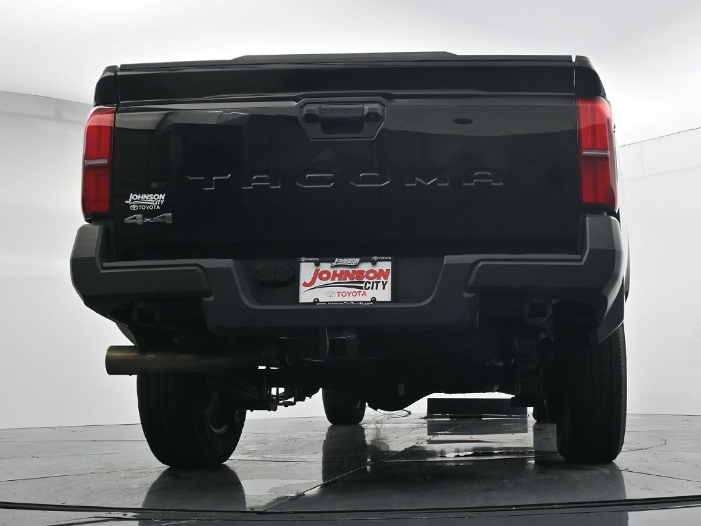 Used 2025 Toyota Tacoma SR AWD/4WD image 31