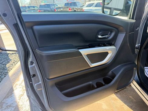 Used 2019 Nissan Titan PRO-4X image 12