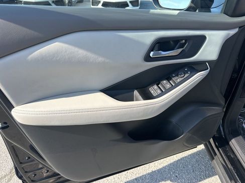 Used 2025 Nissan Rogue SV image 23