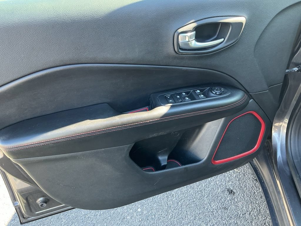 Used 2020 Jeep Compass Trailhawk AWD/4WD image 17