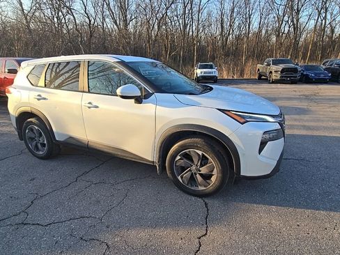 Used 2024 Nissan Rogue SV image 10