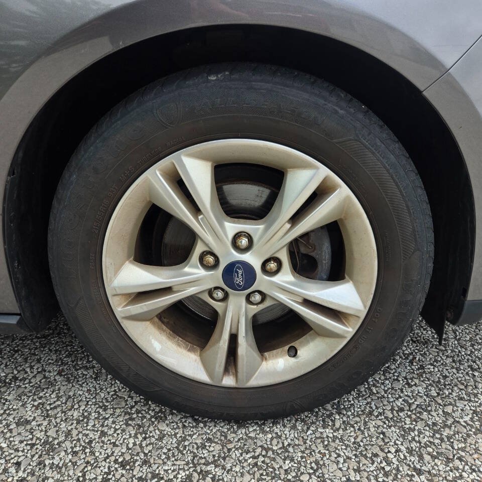Used 2014 Ford Focus SE w/ SE Winter Package FWD image 20