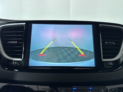 New 2026 Chrysler Voyager LX image 15