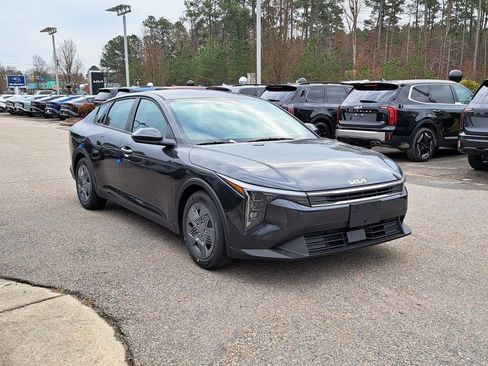 New 2025 Kia K4 LX image 3