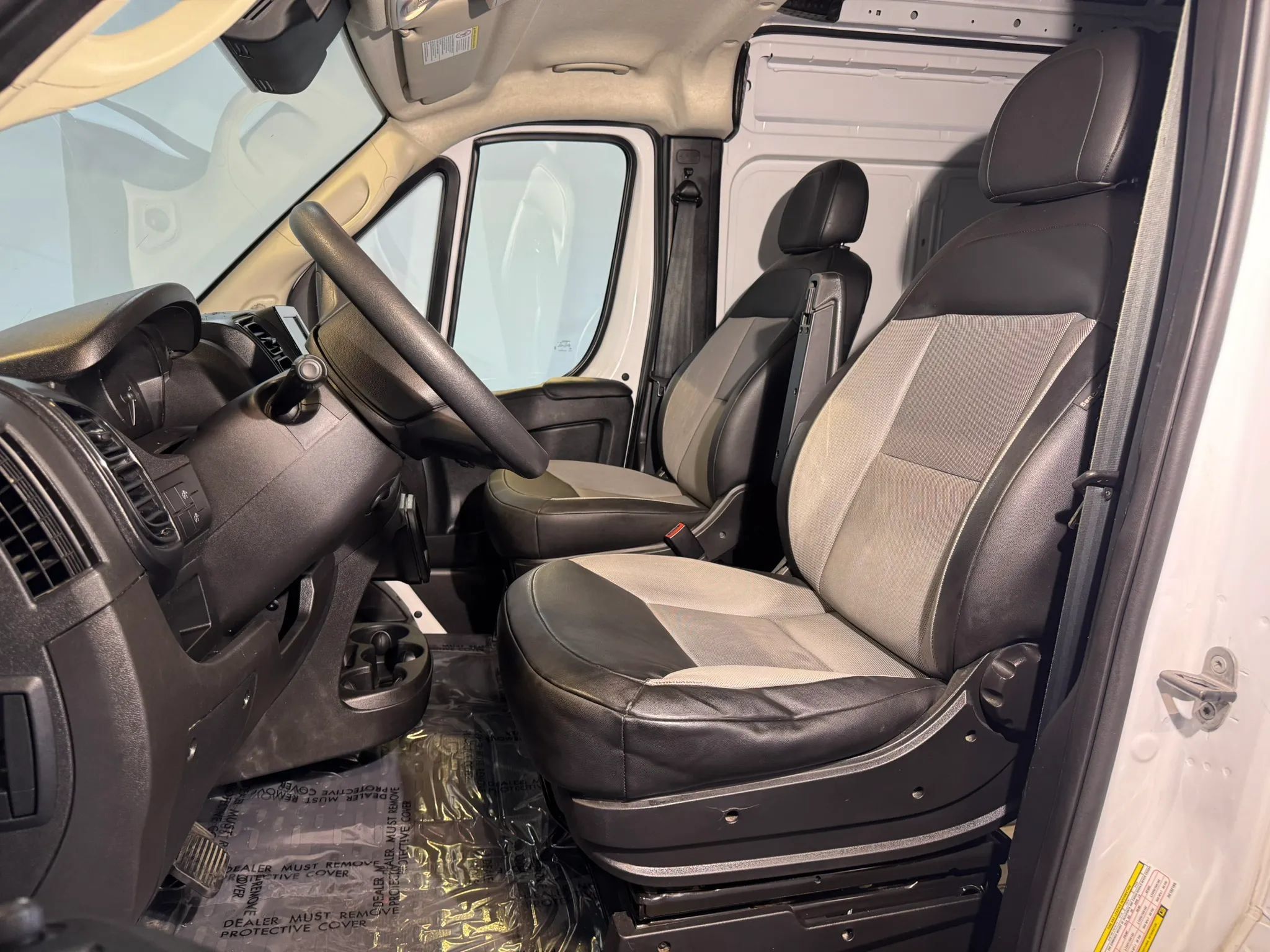 Used 2024 RAM ProMaster 2500 w/ Convenience Group FWD image 9