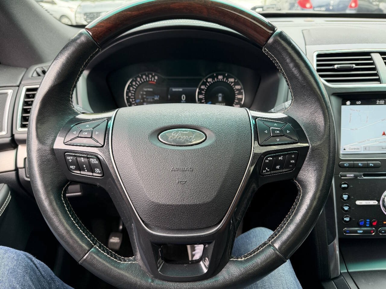 Used 2017 Ford Explorer Platinum AWD/4WD image 17
