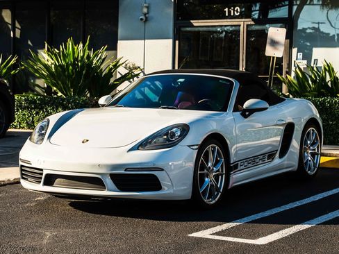 Used 2017 Porsche 718 Boxster RWD image 12