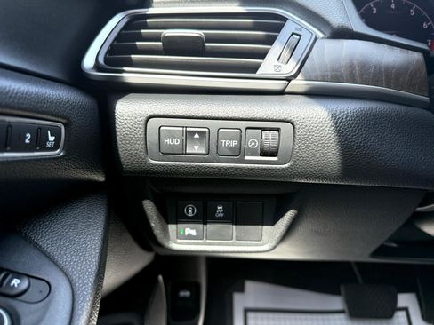 Used 2020 Honda Accord Touring image 12