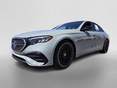 Certified 2024 Mercedes-Benz E 350 4MATIC Sedan w/ MBUS Superscreen Package image 8