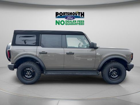 New 2026 Ford Bronco Outer Banks w/ Black Appearance Package AWD/4WD image 2
