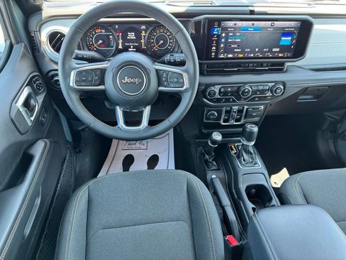 Used 2024 Jeep Wrangler Unlimited Sahara AWD/4WD image 19