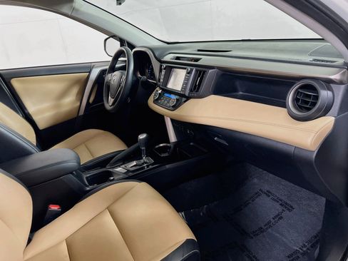 Used 2016 Toyota RAV4 Limited image 29