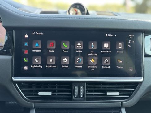 Used 2022 Porsche Cayenne Platinum Edition image 30