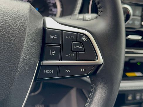 Certified 2025 Toyota Highlander XLE image 16