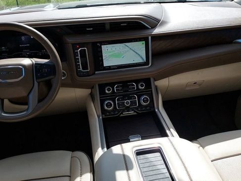 Used 2022 GMC Yukon XL Denali w/ Denali Premium Package image 31