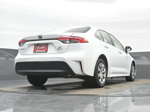 Used 2025 Toyota Corolla LE image 28