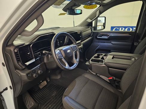Used 2025 Chevrolet Silverado 2500 LT w/ Convenience Package AWD/4WD image 3