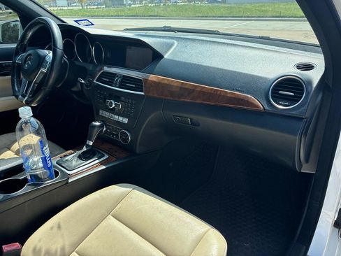 Used 2013 Mercedes-Benz C 300 4MATIC Sedan image 40