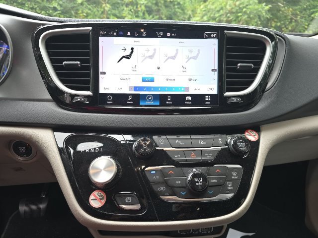 Used 2024 Chrysler Pacifica Touring-L FWD image 20