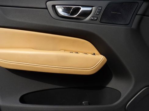 Used 2022 Volvo XC60 T8 Inscription w/ Advanced Package image 10