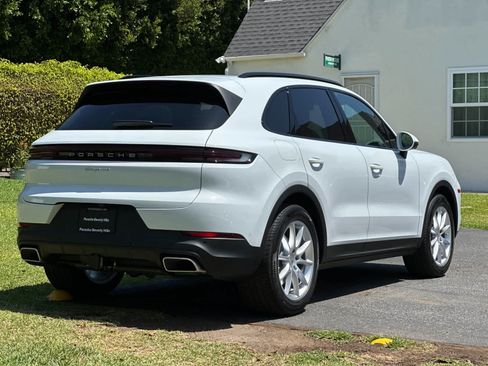 New 2026 Porsche Cayenne AWD/4WD image 8