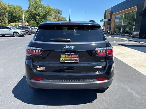 Used 2023 Jeep Compass Latitude w/ Convenience Group AWD/4WD image 4