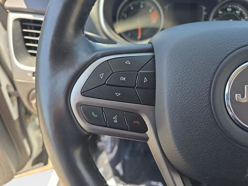 Used 2019 Jeep Cherokee Latitude w/ Cold Weather Group FWD image 14