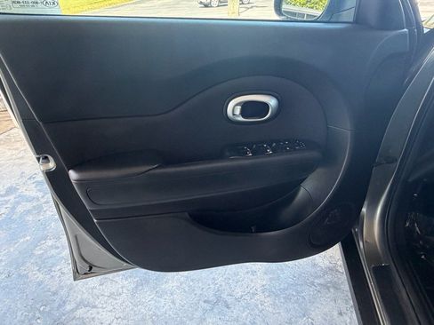 Used 2018 Kia Soul + FWD image 21