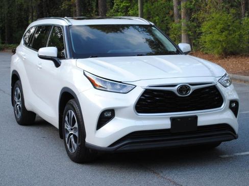 Used 2020 Toyota Highlander XLE image 30