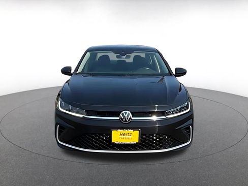 Used 2025 Volkswagen Jetta SE FWD image 4