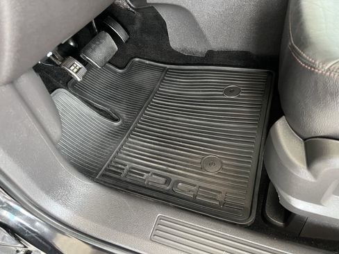 Used 2013 Ford Edge SEL image 16