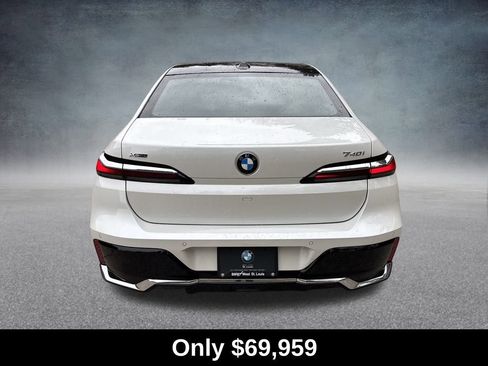 Used 2025 BMW 740i xDrive AWD/4WD image 4