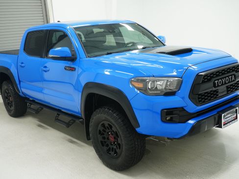 Used 2019 Toyota Tacoma TRD Pro AWD/4WD image 3