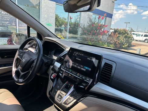 Used 2023 Honda Odyssey Touring image 11