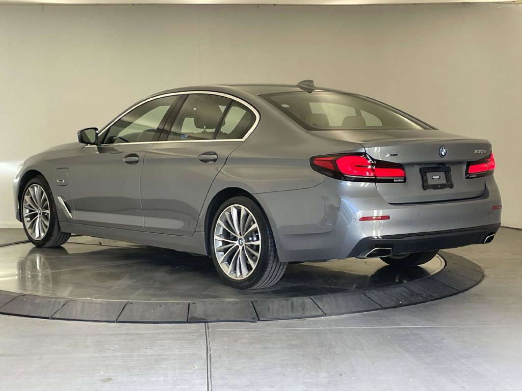 Used 2023 BMW 530e xDrive w/ Convenience Package AWD/4WD image 3