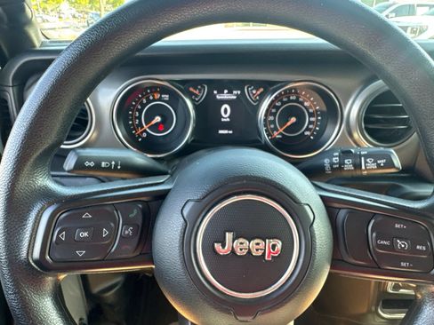 Used 2022 Jeep Wrangler Sport AWD/4WD image 15