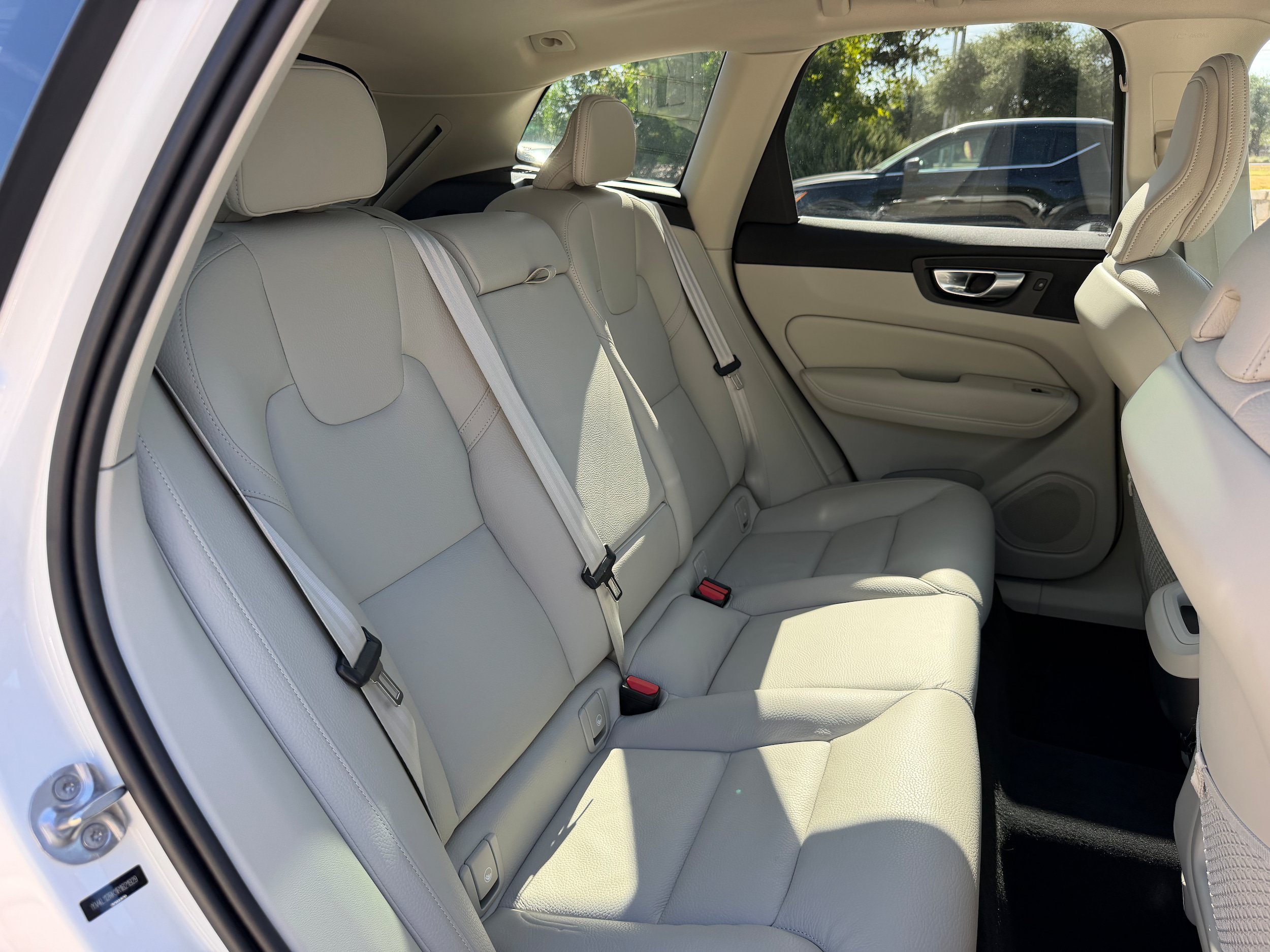 Certified 2024 Volvo XC60 B5 Core w/ Protection Package Premier AWD/4WD image 11