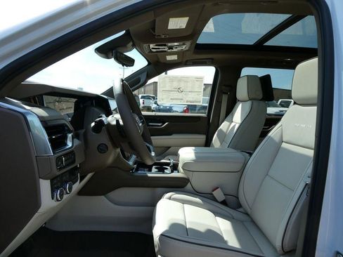 New 2026 GMC Yukon Denali w/ Denali Reserve Package AWD/4WD image 17