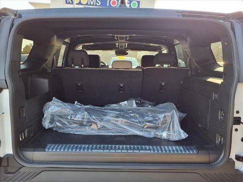 New 2026 GMC Hummer EV SUV image 22