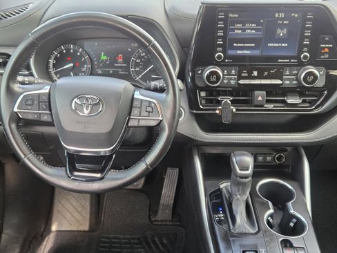Used 2021 Toyota Highlander XSE FWD image 12