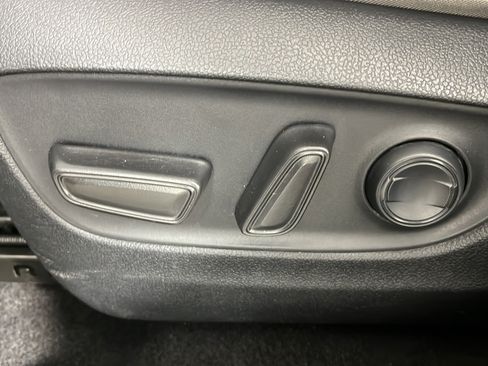 Used 2020 Toyota RAV4 XLE w/ Convenience Package FWD image 38